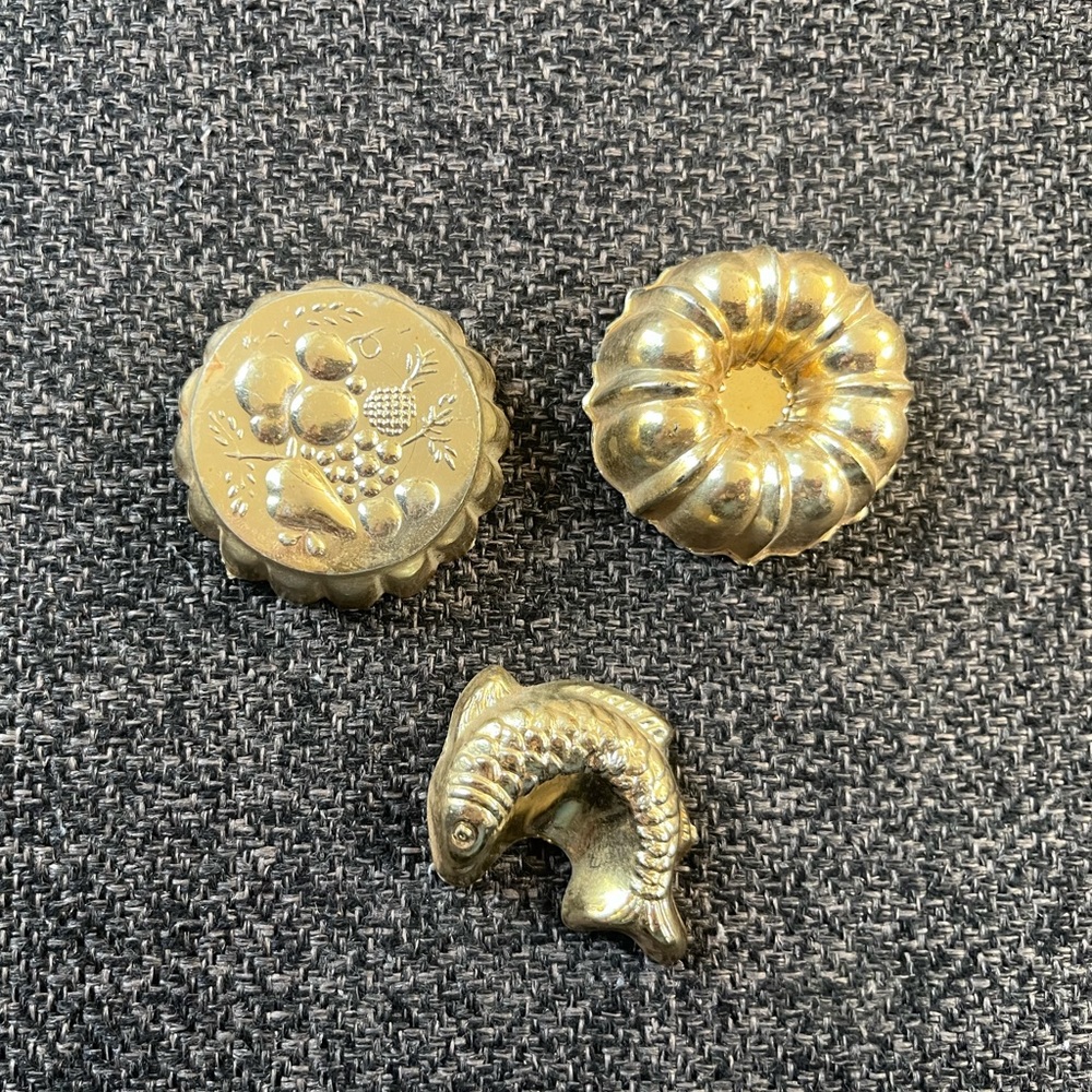 •Vintage 1977 Arjon Mini Jello Molds Magnets•